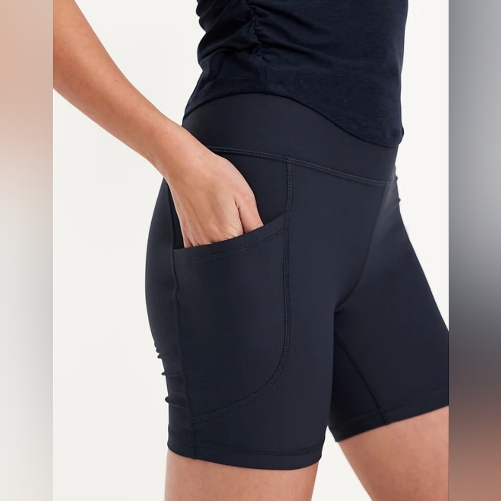High-Waisted PowerSoft Pocket Biker Shorts -- 6-inch inseam Sz. XS